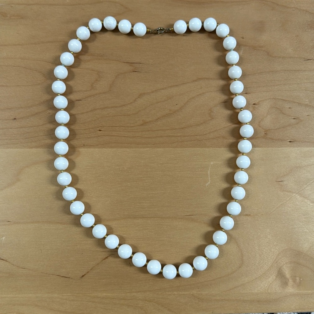 Vintage beaded necklace - like new